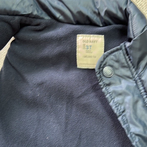 Old Navy navy blue puffer vest size 3T - Picture 2 of 3